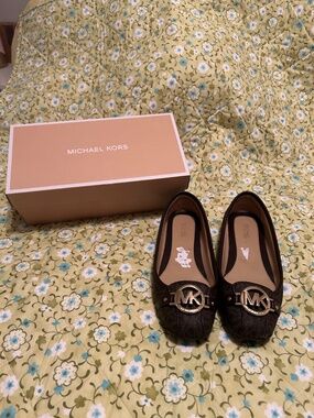 Black and Brown Michael Kors Flats Size 7.5